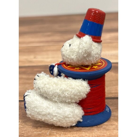 2003 HALLMARK ORNAMENT QXG2499 BEARING THE COLORS TEDDY BEAR THIMBLE SPOOL FLAG - Picture 12 of 13